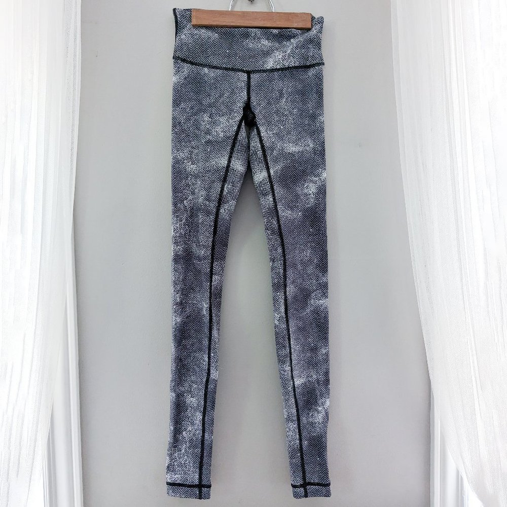 FLAW sz 2 lululemon Align herringbone / chevron gray black leggings 31" inseam